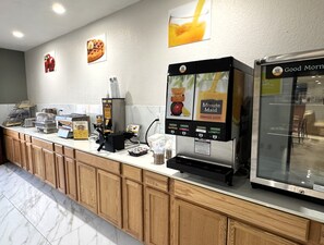 Desayuno completo gratuito y diario