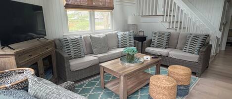 تلفزيون ذكي، مدفأة، كُتُب