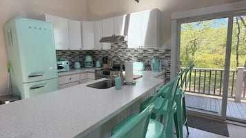 Frigorífic, microones, forn i placa de cuina