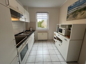 Geladeira, micro-ondas, lava-louças