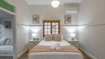 2 habitaciones, escritorio, tabla de planchar con plancha y wifi gratis