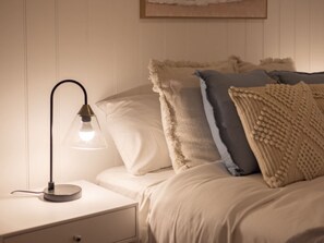 5 bedrooms, desk, iron/ironing board, free WiFi