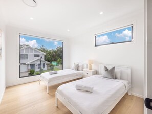 4 室のベッドルーム、デスク、アイロン / アイロン台、WiFi (無料)