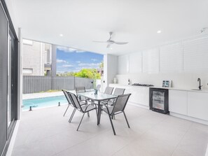 屋外ダイニングエリア