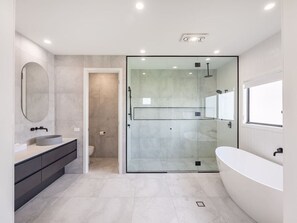 ヘアドライヤー、タオル