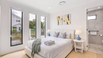 4 bedrooms, desk, iron/ironing board, free WiFi