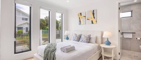 4 bedrooms, desk, iron/ironing board, free WiFi