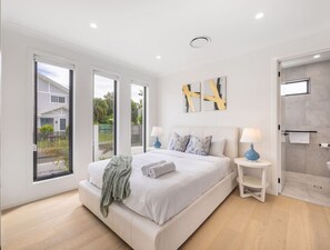 4 Schlafzimmer, Schreibtisch, Bügeleisen/Bügelbrett, kostenloses WLAN