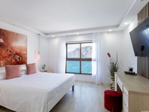 3 bedrooms, iron/ironing board, internet, bed sheets