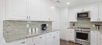 Gorgeous 4BR Home with Huge Yard, Pool