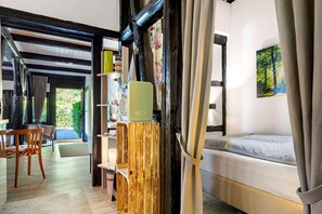 1 chambre, bureau, fer et planche à repasser, Wi-Fi gratuit