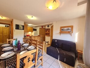 Dining - Mountain appt, huge balcony, confortable 8ppl (Les Deux Alpes)