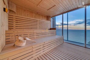 Sauna - High end condo in popular area with an amazing sea view, 2 min from the beach (Bang Lamung)