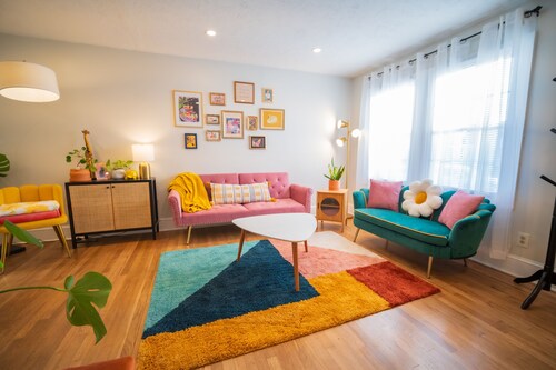 Unbeatable Location! New 2 Bed 1 Bath Peaceful Oasis!