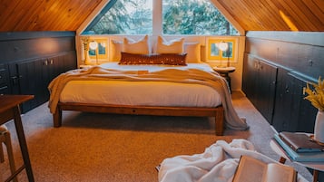 Honeymoon Chalet, Mountain View | 1 bedroom, individually decorated, individually furnished, desk