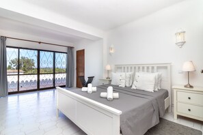 4 Schlafzimmer, Zimmersafe, Bügeleisen/Bügelbrett, kostenloses WLAN