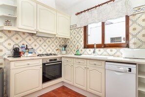 Refrigerador, microondas, horno y lavavajillas 