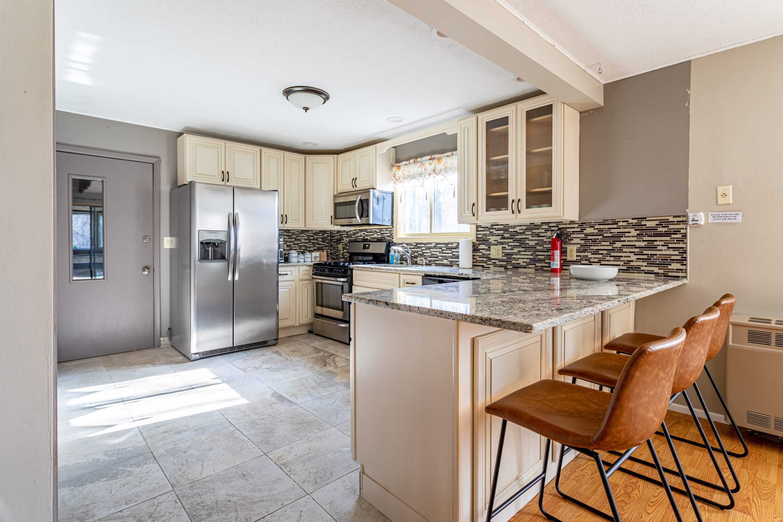 Refrigerador, microondas, horno y parrilla de estufa 