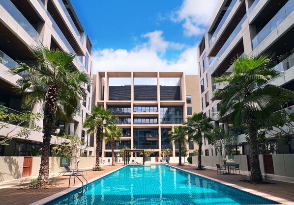 Pool - Trendy City Walk Living w/ Pool View Balcony (Dubai)