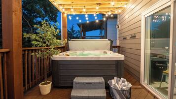 Premium Suite, 4 Bedrooms, Partial Lake View | Terrace/patio