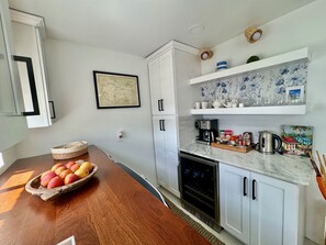 Fridge, microwave, oven, dishwasher - Exquisite Waterfront Villa (Jolly Harbour)