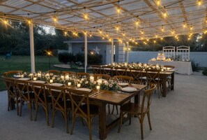 Outdoor banquet area - Executive 5-Bedroom Pool Home | Lakeview Estate | Dade City, FL (dade city)