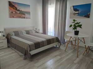 Comfort Double Room | Down duvets, memory-foam beds, desk, soundproofing - Affittacamere Rosita  Recanati (Recanati)