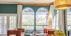 Smart TV, fireplace - Lux Stay | Pool, Hot Tub & Firepit | Sleeps 19 (Fort Worth)