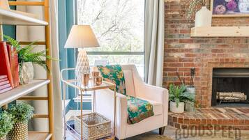 Smart-tv och eldstad