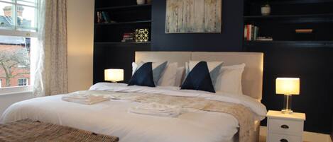 2 makuuhuonetta, silitysrauta/-lauta, ilmainen Wi-Fi, vuodevaatteet