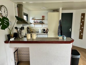 Fridge, oven, stovetop, dishwasher - Fijn Ruim Chalet met bos en Heide op Loopafstand! (Putten)