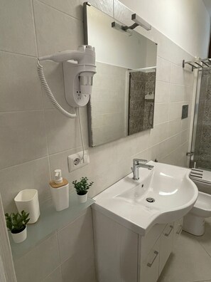 Family Room, 1 Bedroom | In-room safe, desk, laptop workspace, blackout drapes - CASALE CONTI (Castellabate)