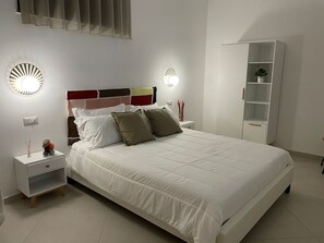 Caja de seguridad en la habitación y escritorio 