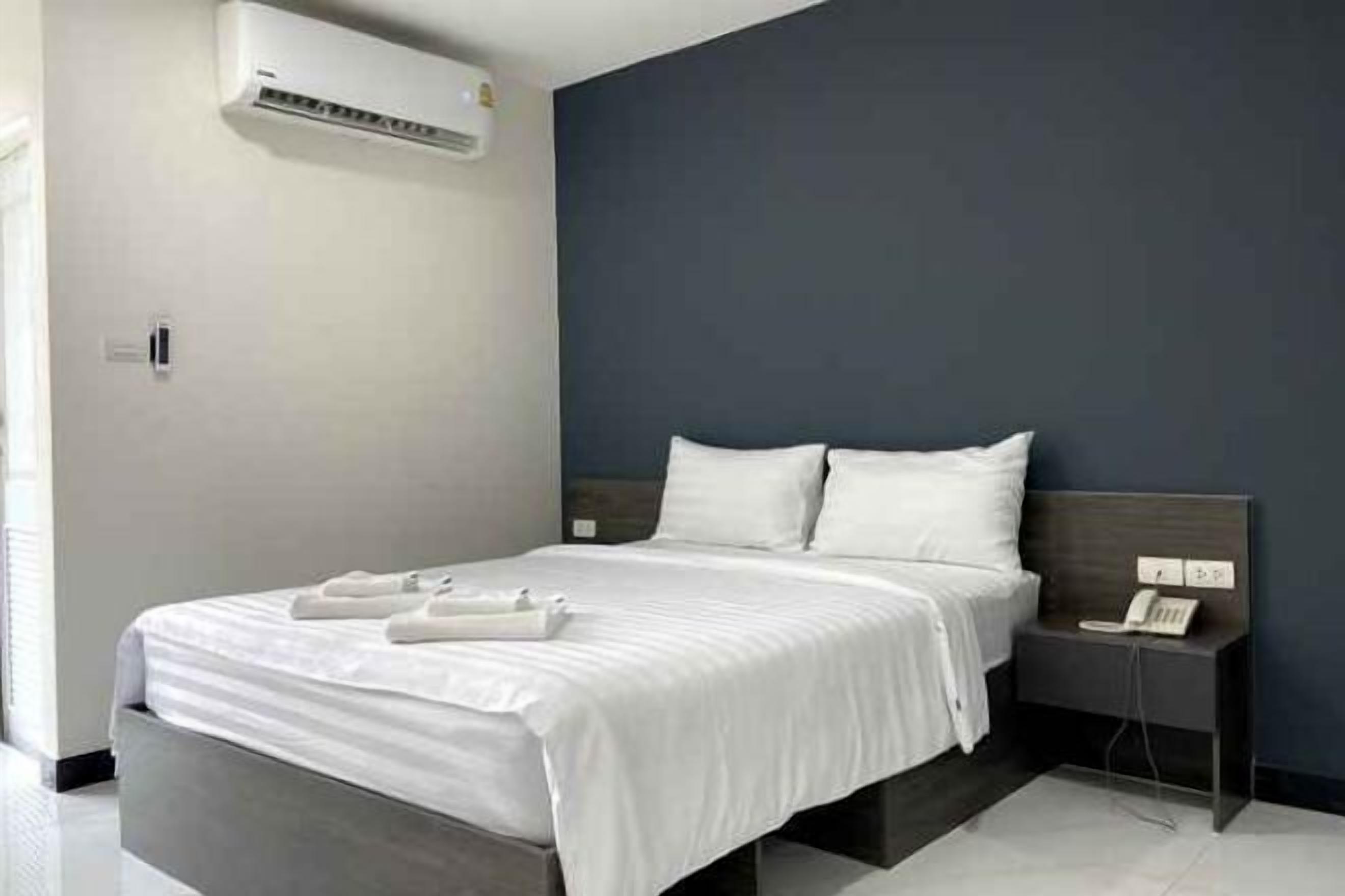Frette Italian sheets, premium bedding, free minibar items