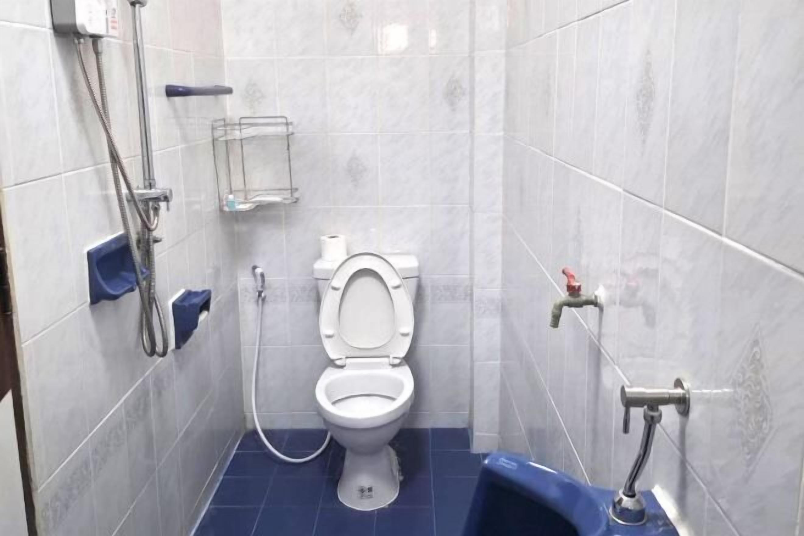 Salle de bain | Baignoire et douche séparées, baignoire relaxante profonde