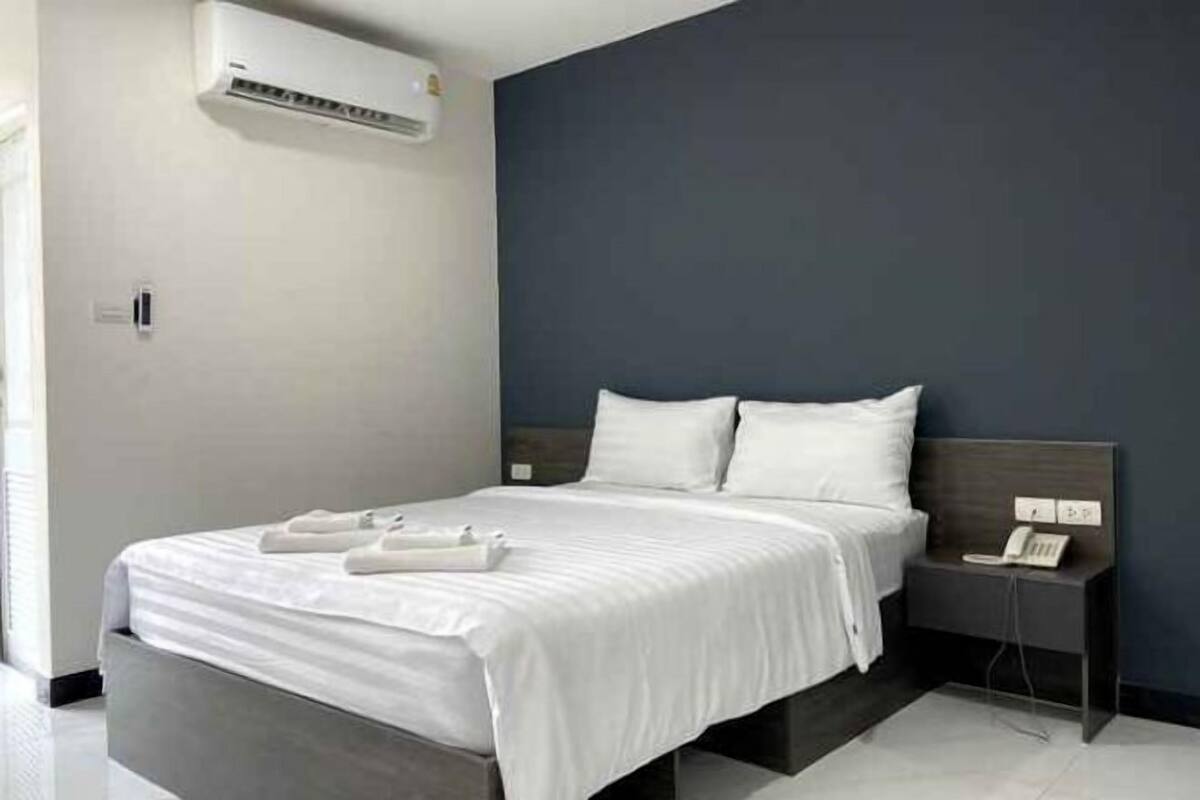 Frette Italian sheets, premium bedding, free minibar items