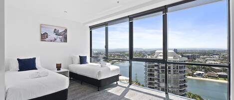 3 bedrooms, iron/ironing board, WiFi, bed sheets