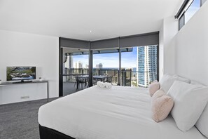 3 bedrooms, iron/ironing board, WiFi, bed sheets - mantra circle on cavill level ocean and river veiw amazing veiws & city centre (Surfers Paradise)