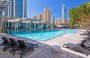 Pool - mantra circle on cavill level14 ocean and river veiw amazing veiws & city centre (Surfers Paradise)