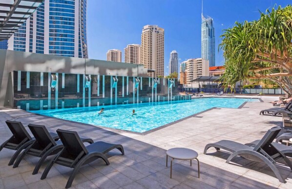 Pool - mantra circle on cavill level ocean and river veiw amazing veiws & city centre (Surfers Paradise)