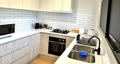 Stylish & Central Healesville Apartment with Leafy Views & Balcony