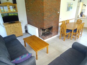 Télévision, cheminée
