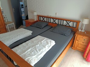 3 bedrooms, iron/ironing board, WiFi