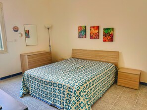 2 chambres, fer et planche à repasser, draps fournis