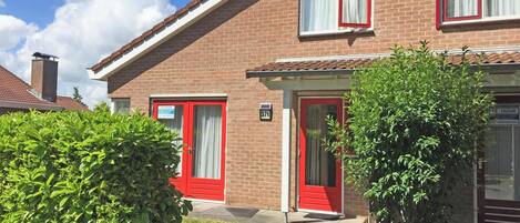 المنشأة من الخارج