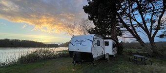 Surftside glamping rv - Site #17