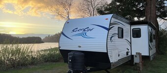 Surftside glamping rv - Site #17