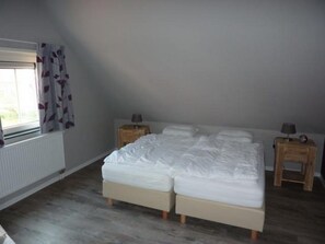 3 bedrooms, travel crib, WiFi