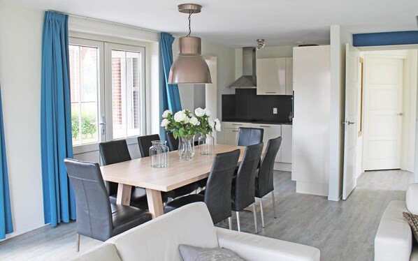 Dining - With its 4 bedrooms, this property can accommodate 8 people. (Breskens)