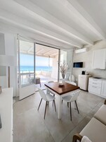 Luxury Apartment, Bay View | Dining room
